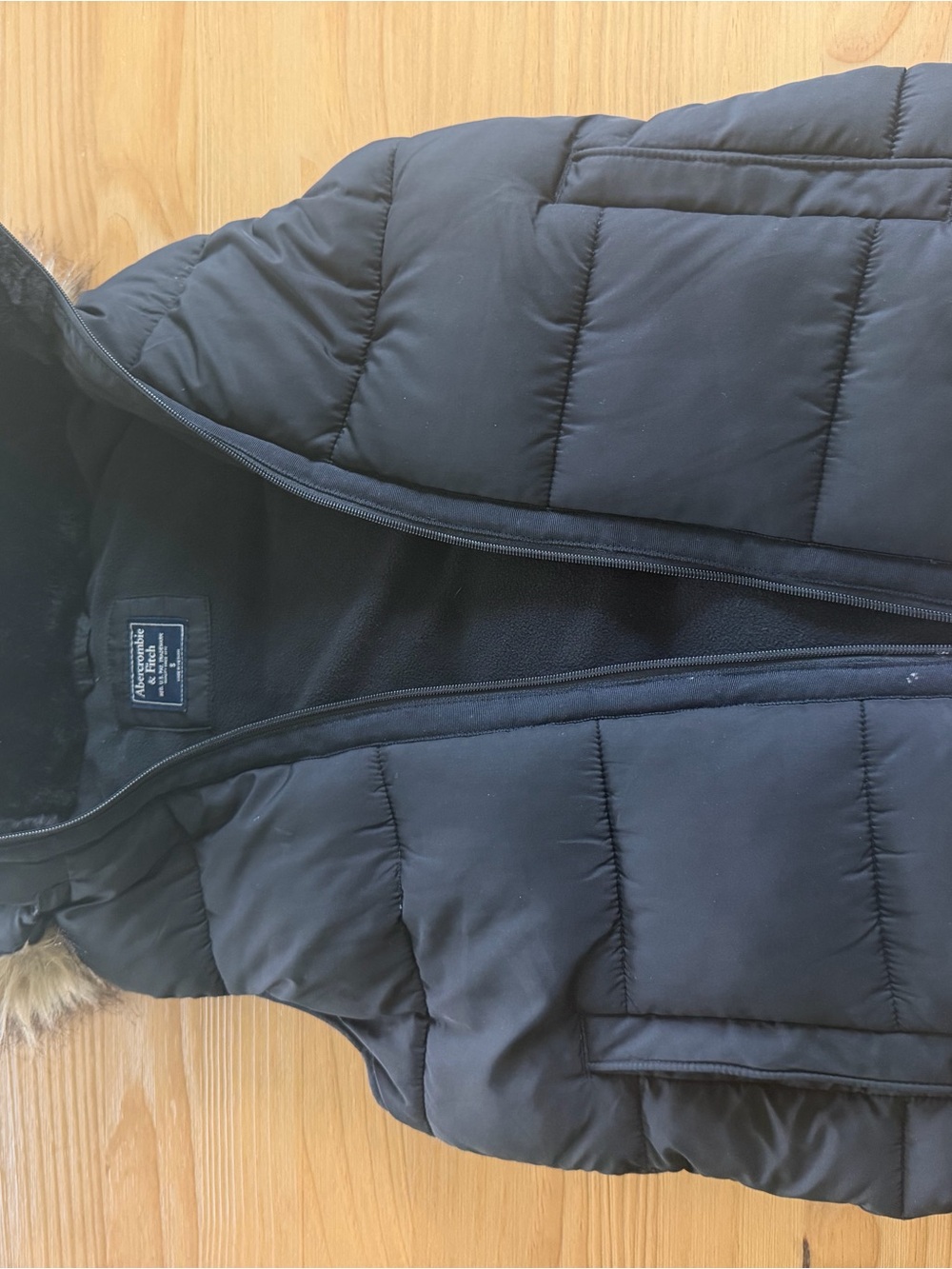 Abercrombie & Fitch Black Quilted Puffer Vest with Faux Fur Trim